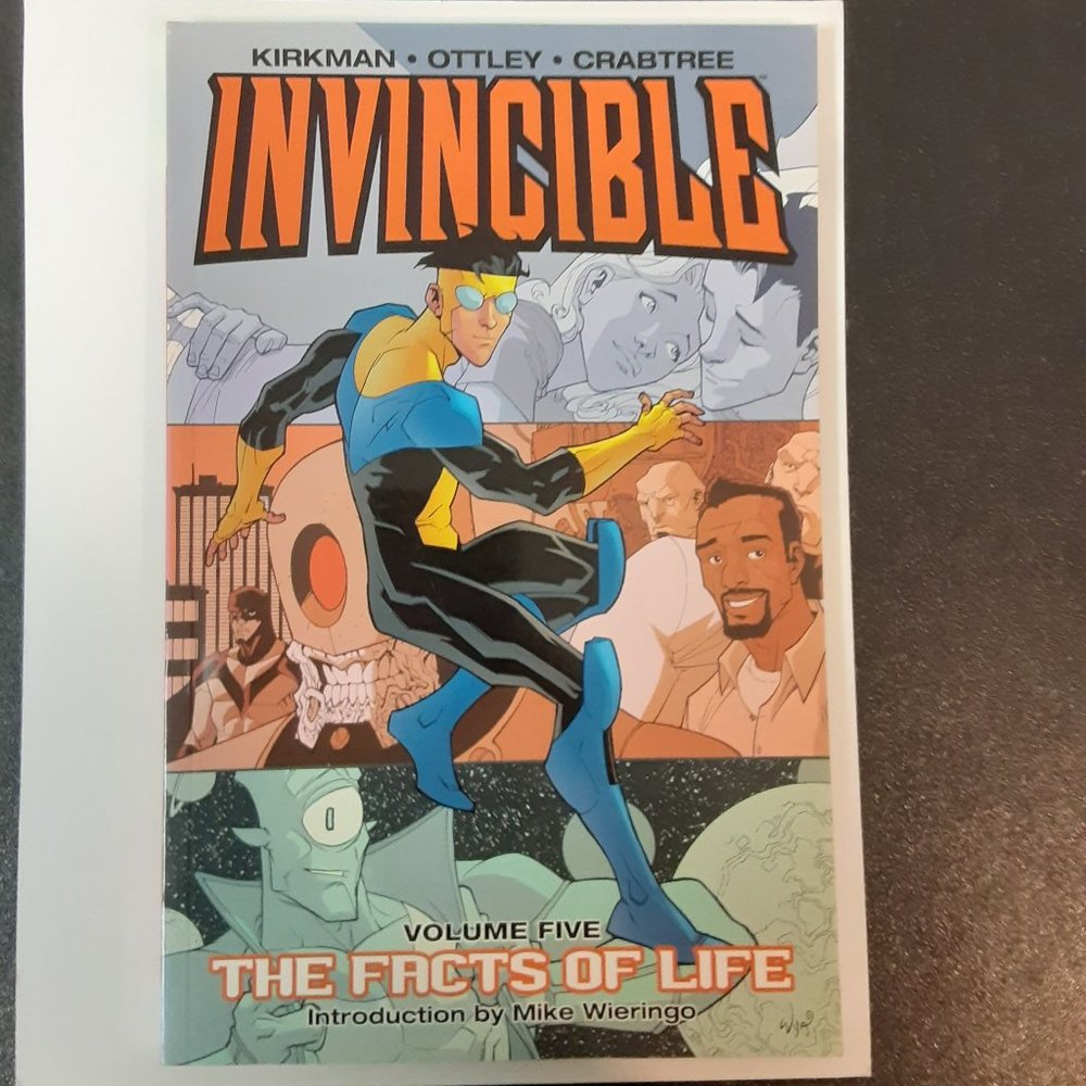 Volume 5 - "Facts of Life!" Written by ROBERT KIRKMAN. (THE WALKING DEAD)